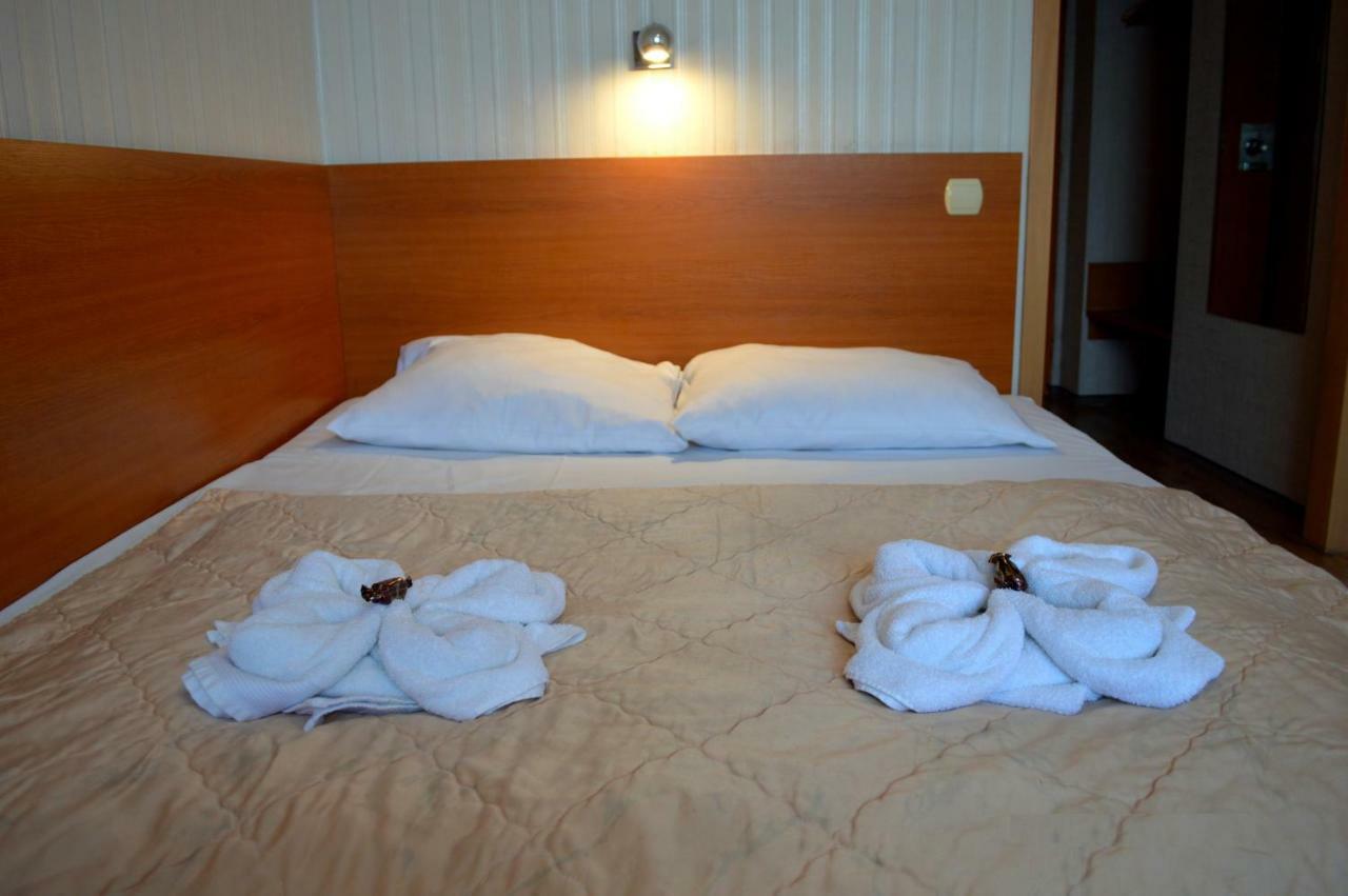 Perla Hotel โอเลสนิกา ภายนอก รูปภาพ