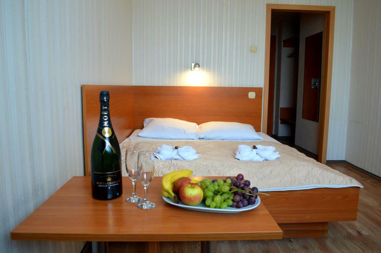 Perla Hotel โอเลสนิกา ภายนอก รูปภาพ